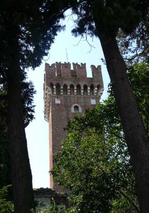 Lazise am Gardasee - Turm der Burg Castello Scaligero di Lazise