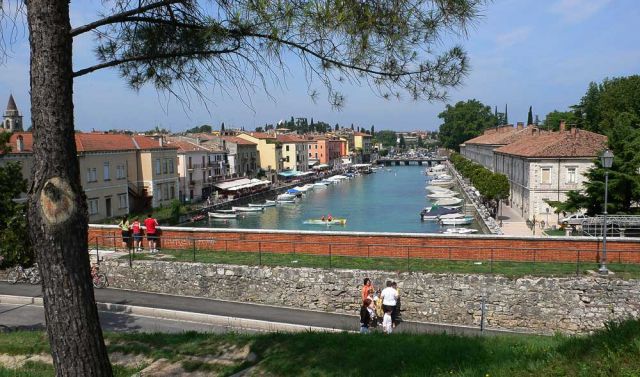 Peschiera del Garda - Altstadt, Kanal und historische Kasernen - Gardasee