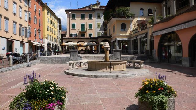 Riva del Garda - Piazza in der Altstadt - Gardasee