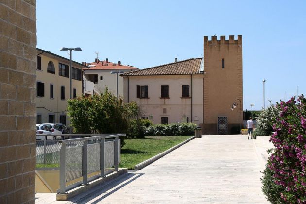 San Vincenzo - die Promenade mit dem Torre di San Vincenzo