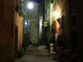 Urlaub in der Toskana - Pienza, die nächtliche Altstadt - Seitengasse des Corso il Rosselino