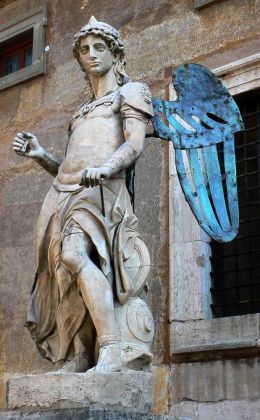 Erzengel Michael, Marmorstatue im Innenhof der Engelsburg - Rom