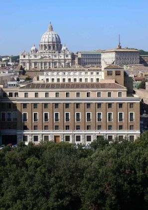 Vatikanstadt und Petersdom, Panorama von der Engelsbur