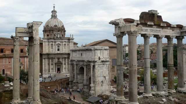 Städtereise Rom - Vespasianstempel, Septimius-Severus-Bogen, die Chiesa dei Santi Luca e Martina, Tempel des Saturn