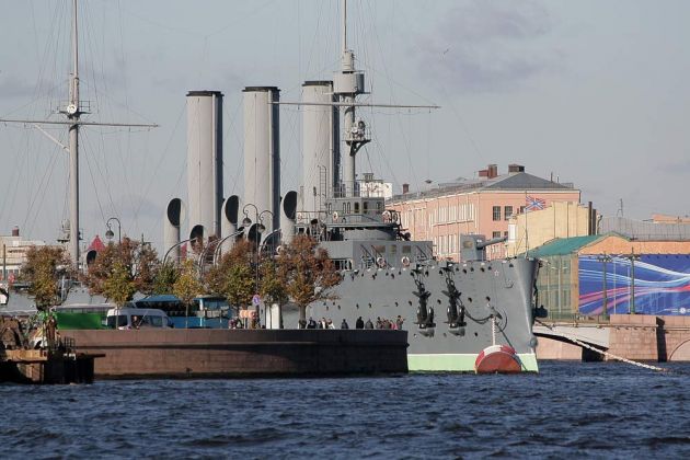 Panzerkreuzer Aurora auf der Newa in St. Petersburg