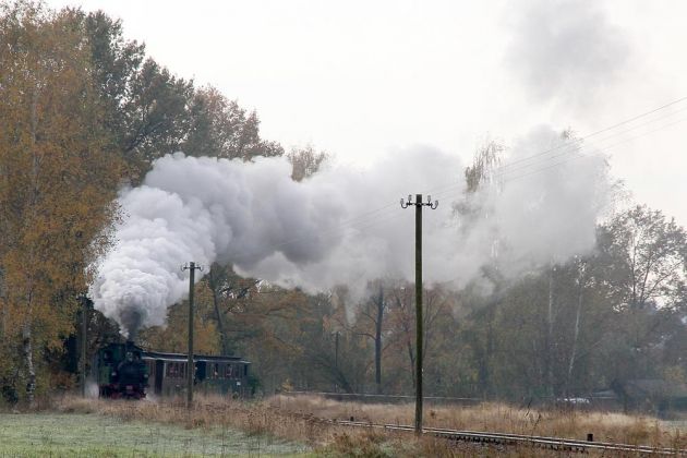 Der Traditionszug der Traditionsbahn Radebeul e. V. - Sächsische IV K, Volldampf vor Bärsdorf