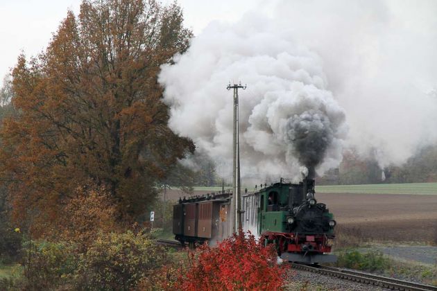  Der Traditionszug der Traditionsbahn Radebeul e. V. - Sächsische IV K, Volldampf vor Friedewald Bad