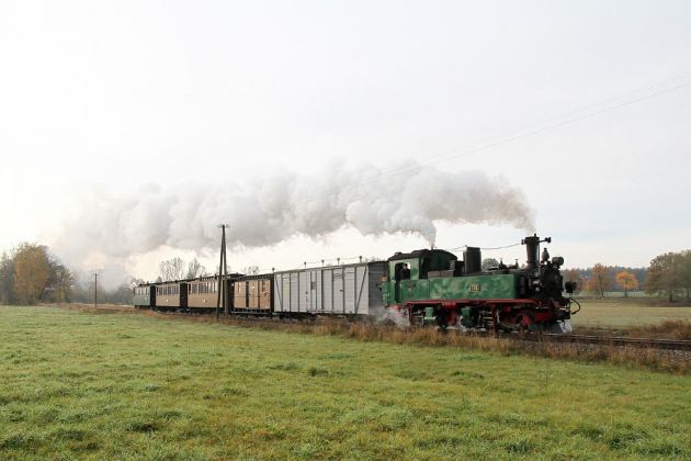  Der Traditionszug der Traditionsbahn Radebeul e. V. - Sächsische IV K, Volldampf vor Bärsdorf