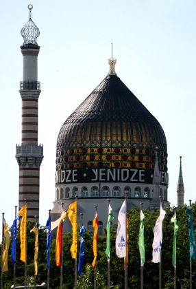 Das Minarett und die Kuppel der 'Tabakmoschee Yenidse', einer ehemaligen Zigarettenfabrik von 1907 - Dresden-Friedrichstadt