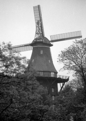 Bremen 1963 - die Herdentorswallmühle oder Mühle am Wall in den Wallanlagen 