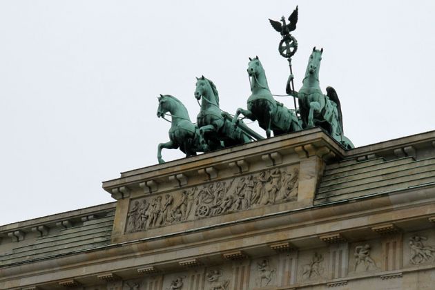 Bundeshauptstadt Berlin - die von Johann Gottfried Schadow geschaffene Statuengruppe 'Quadriga' auf dem Brandenburger Tor