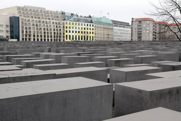 Bundeshauptstadt Berlin - das Denkmal für die ermordeten Juden Europas, das Holocaust-Mahnmal an der Cora-Berliner-Straße 1
