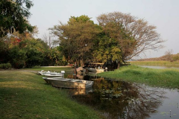 Der Bootsanleger des Crocodile Camp Im Okawango Delta bei Maun