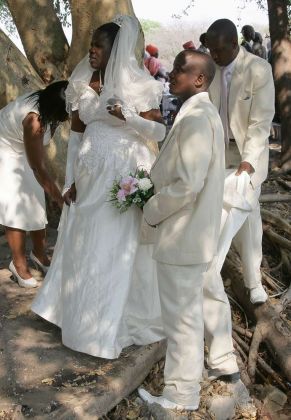 Eine typisch afrikanische Hochzeit - Fotoshooting im Crocodile Camp