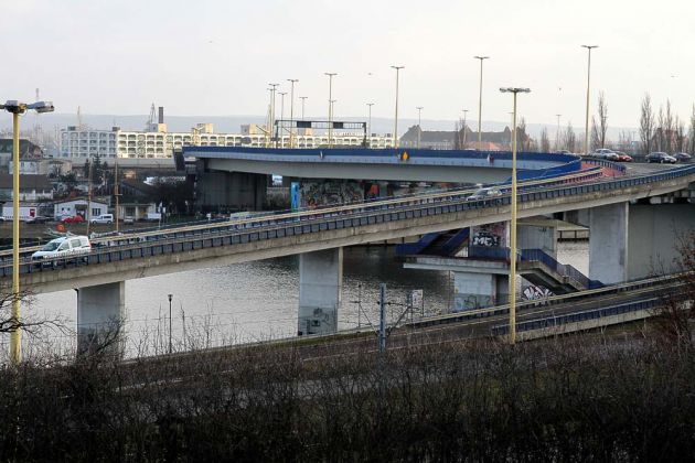 Moderne Oderbrücke des Bulwar Piastowski - Städtereise Stettin
