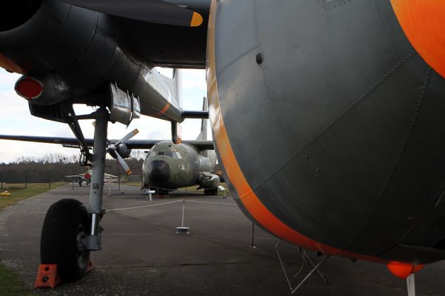 Die Transall C-160 D mit der Kennung 50+56 im Militär-Historischen Museum auf dem Flugplatz Berlin-Gatow