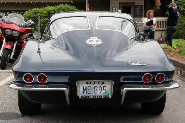 Chevrolet Corvette C 2 Sting Ray - Split Window Coupé, Baujahr 1963 - das berühmte zweigeteilte Heckfenster