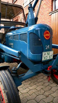 Lanz Bulldog D 2416 'Ackerluft', Baujahre 1955 bis 1960 - Lanz-Einzylinder-Zweitakt-Diesel-Mitteldruckmotor, 2.617 ccm, 24 PS   