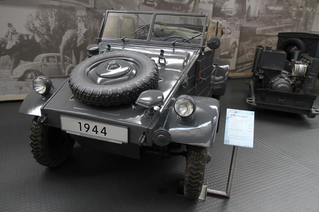 VW Kübelwagen Typ 82 der deutschen Wehrmacht, Baujahr 1944 - AutoMuseum Volkswagen, Wolfsburg