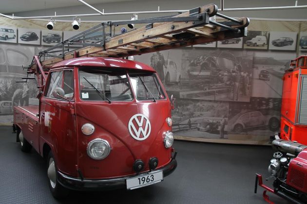 Feuerwehr-Einsatzfahrzeug Volkswagen Transporter T 1 - Baujahre 1949 bis 1967 - AutoMuseum Volkswagen, Wolfsburg