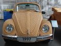 Ein Volkswagen Käfer als Korbkäfer, ein Einzelstück im AutoMuseum Volkswagen Wolfsburg