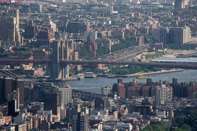 New York City - Brooklyn mit der Brooklyn-Bridge über den East River