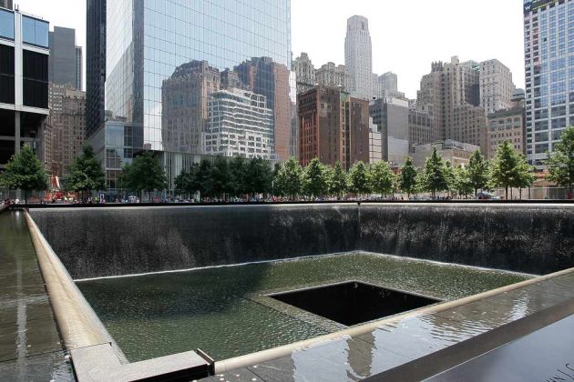 Ground Zero, das 9/11 Memorial 'Reflecting Absence' - Financial District Manhattan, New York City