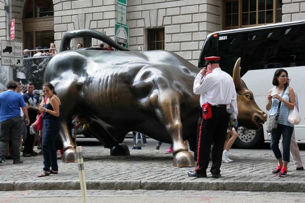 New York City, Financial District - der Bulle vor der New York Stock Exchange