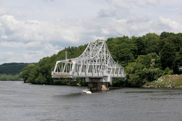 Die East Haddam Bridge - Drehbrücke über den Connecticut River, New England