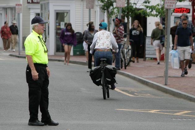 Provincetown, Verkehrs-Polizist auf der Commercial Street - Cape Cod, Massachussetts