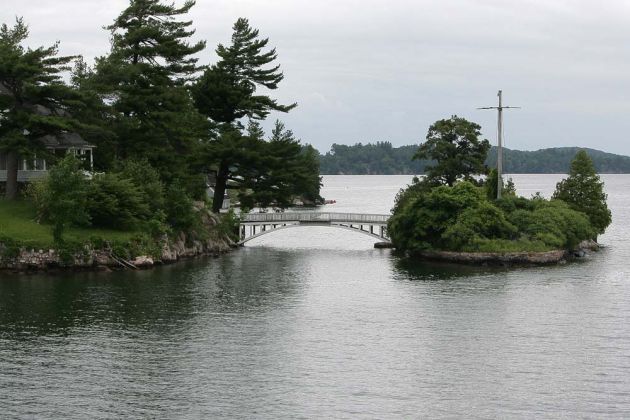 Kleinste Brücker der Welt, die zwei Staaten verbindet... Kanada und USA - Thousand Islands Tour, Canada