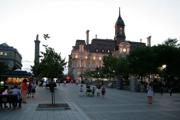 Place Jaques-Cartier, Nelson's Column und das Rathaus Hôtel de Ville - Vieux-Montréal