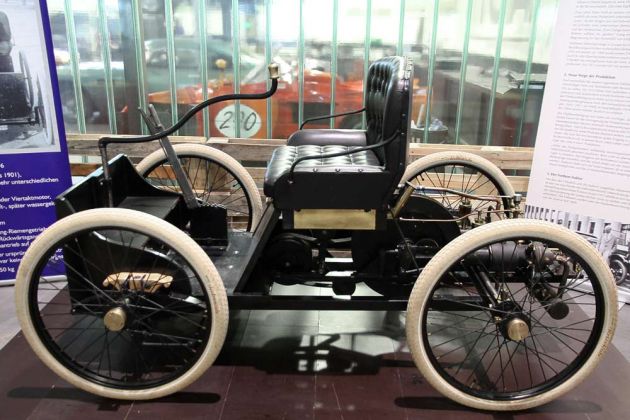 Schuppen Eins, Bremen Überseestadt - Ford Quadicycle, Baujahr 1896 - eine Replika des ersten Automobils von Henry Ford