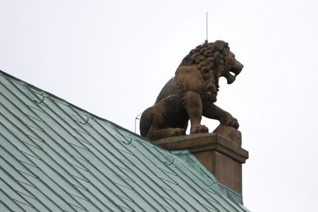 Die Wartburg bei Eisenach  - Sandstein-Löwe auf dem Dach des Palas