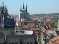 Blick vom Turm der Ägidienkirche auf den Dom St. Marien und die Pfarrkirche St. Severi auf Erfurts Domberg