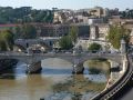 Der Tiber, die Ponte Vittorio Emanuele II, die Ponte Principe Amedeo Savoia Aosta sowie Teile der Vatikan-Stadt