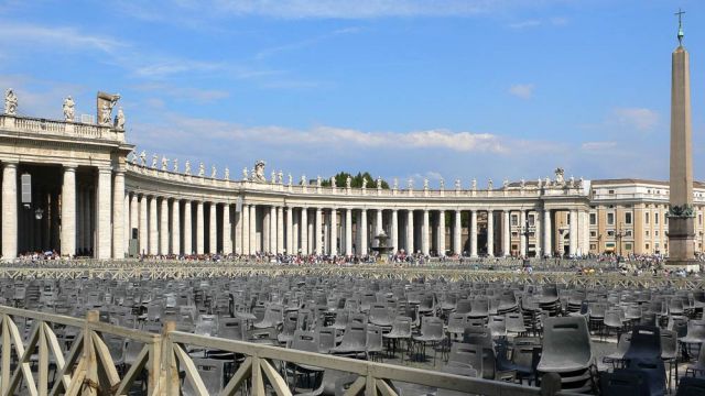 Städtereise Rom - der Petersplatz im Vatikan