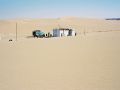 Ein weiterer Checkpost mitten in der einsamen Wüste Sahara von Ägypten