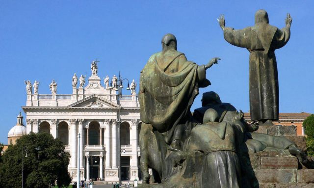 Monumento a San Francesco d’Assisi und die Basilika San Giovanni in Laterano