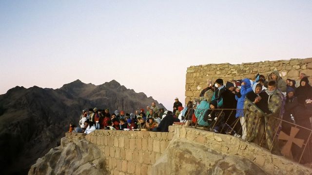 Mosesberg, Mt. Sinai - durchgefrorene Pilgerer und Touristen auf dem Gipfel des Mosesberges