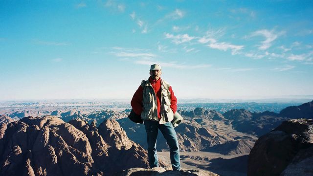 Mosesberg, Mt. Sinai - Helmut Möllers zweiter Aufstieg, durchgefroren nach der Übernachtung auf dem Gipfel des Berges Sinai