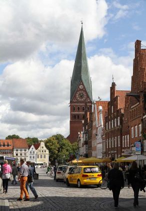 Hansestadt Lüneburg - am Sande mit St. Johannis-Kirche
