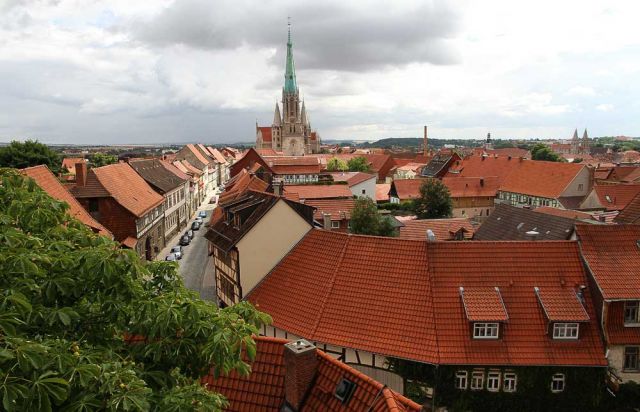 Mühlhausen, Thüringen - ein Rundblick vom Rabenturm der Stadtmauer auf die Altstadt mit der Marienkirche