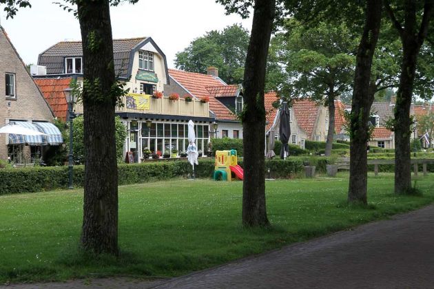 Im Dorf Schiermonnikoog, Urlaub auf Schiermonnikoog
