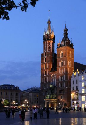 Krakau - Marienkirche, Bazylika Mariacka auf dem dem Marktplatz zur Blauen Stunde