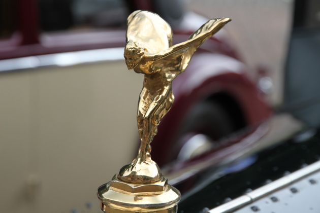 'Spirit of Ecstasy' oder auch 'Emily' genannt - die berühmte Kühlerfigur, die seit 1911 jeden Rolls Royce ziert