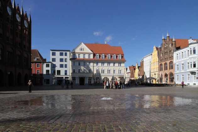 Der Alte Markt in Stralsund, ein 60 mal 80 Meter grosser Platz im Zentrum der Altstadt