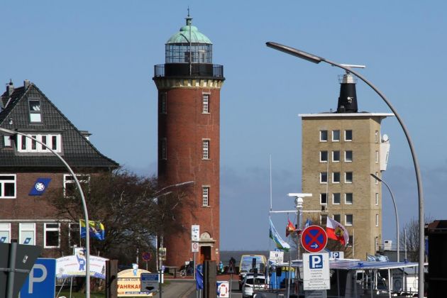 Cuxhaven - der Hamburger Leuchtturm und der Radarturm an der Alten Liebe