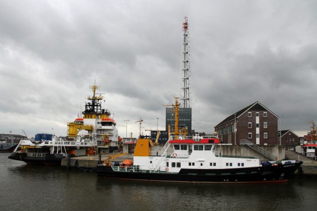 Cuxhaven, Schiffe des Wasser- und Schiffahrtsamtes am Landwehrkanal