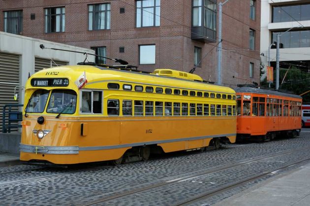 San Francisco - historische Streetcar vor dem San Frrancisco Railway Museum am Embarcardero